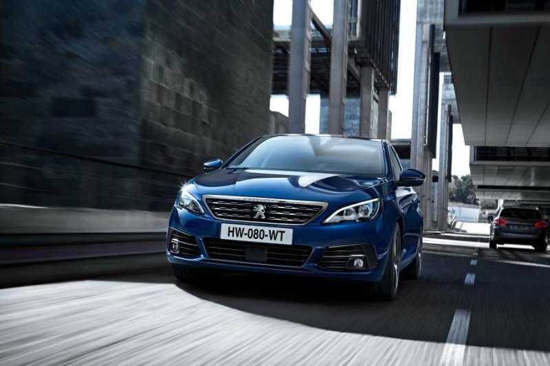 Новый Peugeot 308 получит аналоговые приборы вместо цифровых