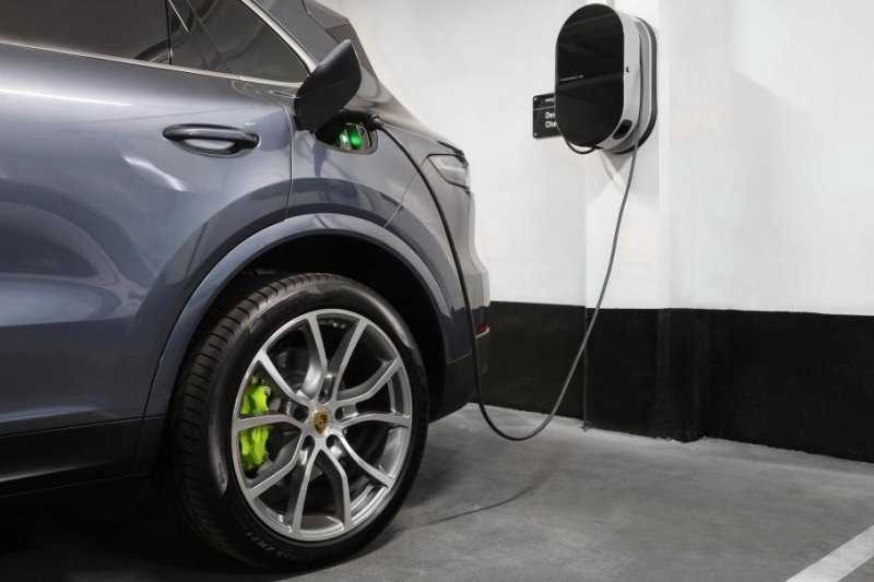 Новый Porsche Cayenne превратится в электромобиль