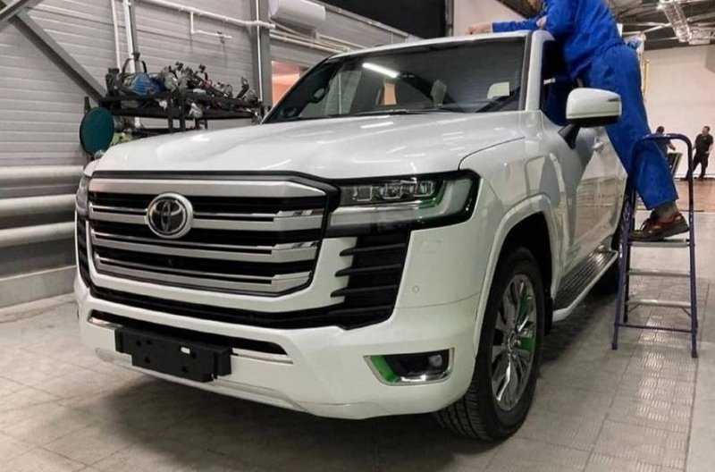 Новый Toyota Land Cruiser 300 впервые показали на видео
