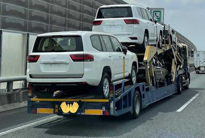 Новый Toyota Land Cruiser 300 впервые показали на видео