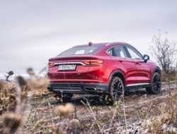 Один кроссовер Geely подорожал сразу на 300 тысяч рублей