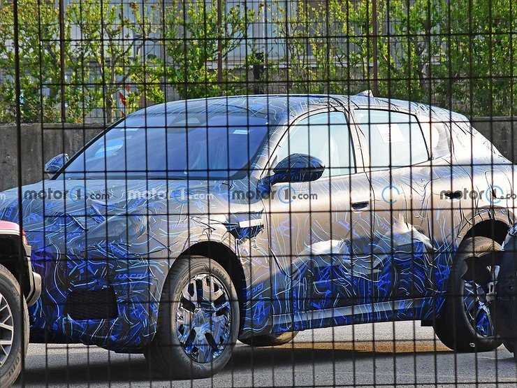 Опубликовано фото нового компактного кроссовера Maserati
