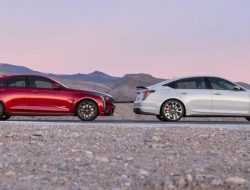 Первые седаны Cadillac Blackwing ушли с молотка на аукционе