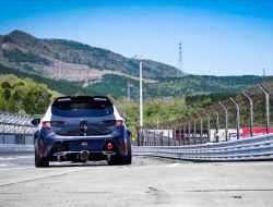 Послушайте, как звучит Toyota Corolla с двигателем на водороде