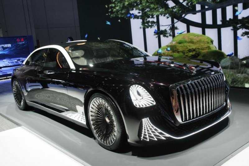 Посмотрите на &laquo;китайский Aurus&raquo; Hongqi с люстрой в салоне и без руля