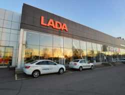 Продажи новых автомобилей в России ушли в минус