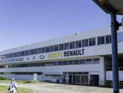 Рабочие завода Renault взяли в заложники топ-менеджеров и объявили забастовку