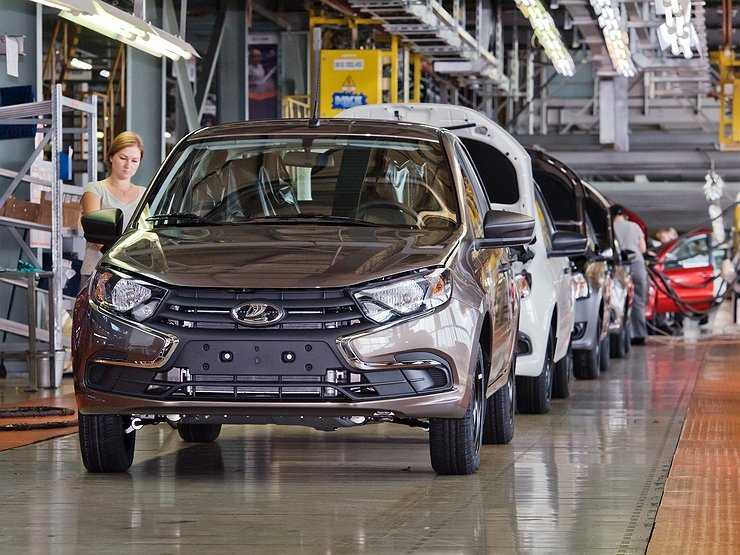 Российские автозаводы внезапно &laquo;ожили&raquo;, но машины по-прежнему в дефиците
