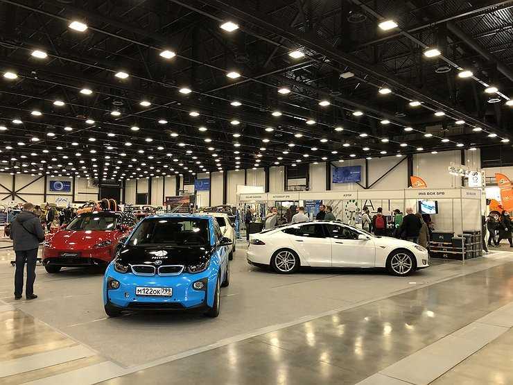 Санкт-Петербургский автосалон «блеснул» Tesla и «китайцами»