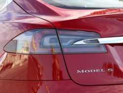 Tesla рассказала, как часто загораются её электромобили