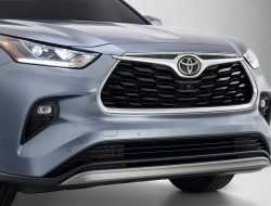 Toyota готовится к запуску двух 8-местных кроссоверов