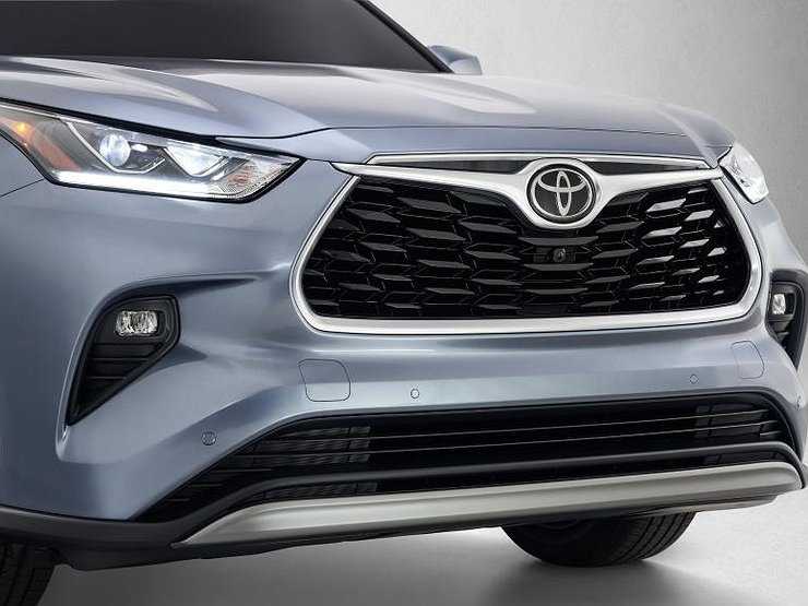 Toyota готовится к запуску двух 8-местных кроссоверов