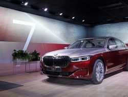 У BMW 7 серии появилась роскошная двухцветная версия