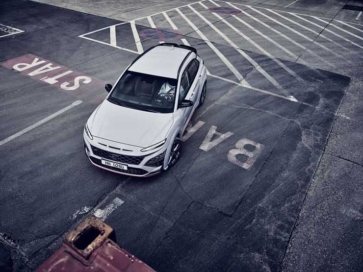 У Hyundai появился быстрый и мощный кроссовер Kona N