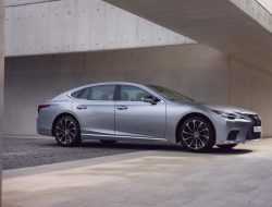 В России начались продажи обновленного Lexus LS