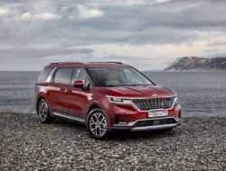 В России стартовали продажи Kia Carnival