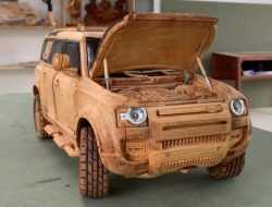 Видео: блогер сделал деревянную копию Land Rover Defender