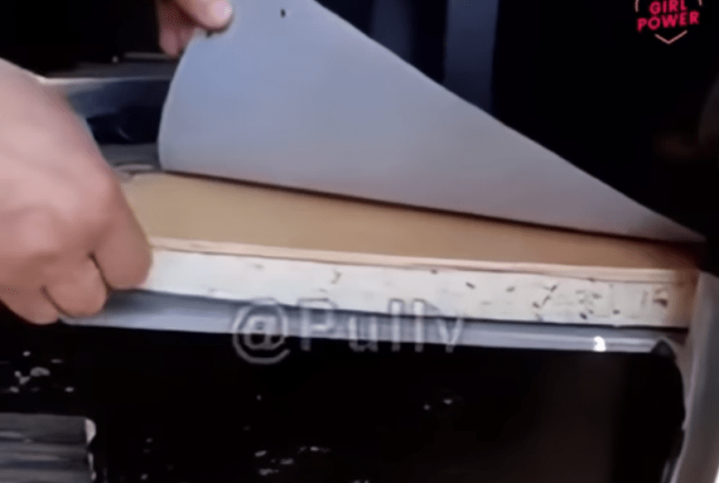 Видео: в новой &laquo;Буханке&raquo; обнаружили фанеру и деревянные бруски