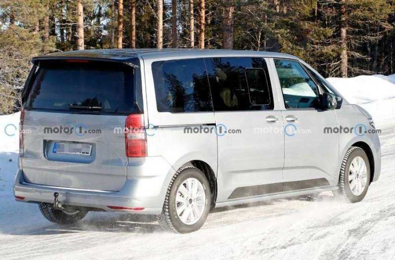 Volkswagen Transporter получит новую компоновку салона и панорамную крышу