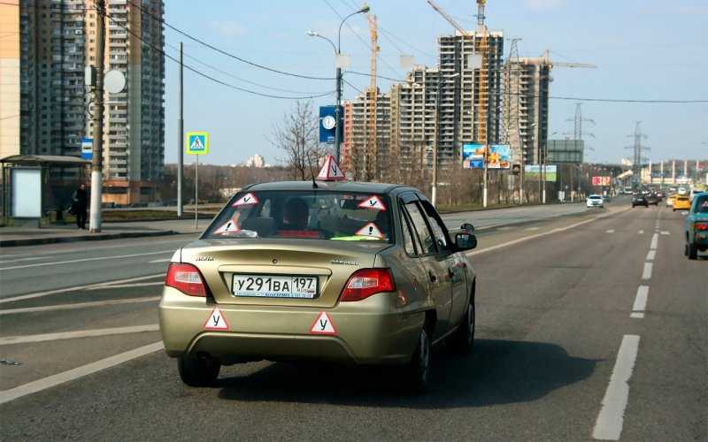 «Слетают через 100 метров». Что говорят те, кто сдавал на права по-новому
