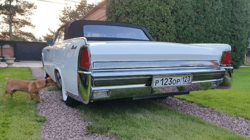 
            В России продают коллекционный Lincoln Continental 1964 года за 8,8 млн
        