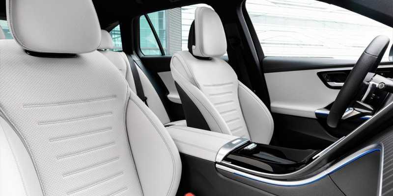 
            Mercedes назвал российскую стоимость нового C-Class
        