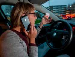 Камеры выписали москвичам 2,6 тыс. штрафов за разговоры по телефону