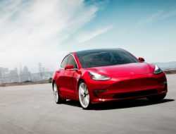 Электрокар Tesla взломали при помощи дрона и Wi-Fi. Видео