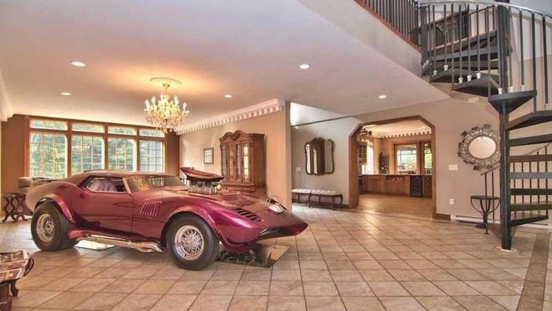 
            В США продают дом, в котором есть гараж на 25 машин. Фото
        