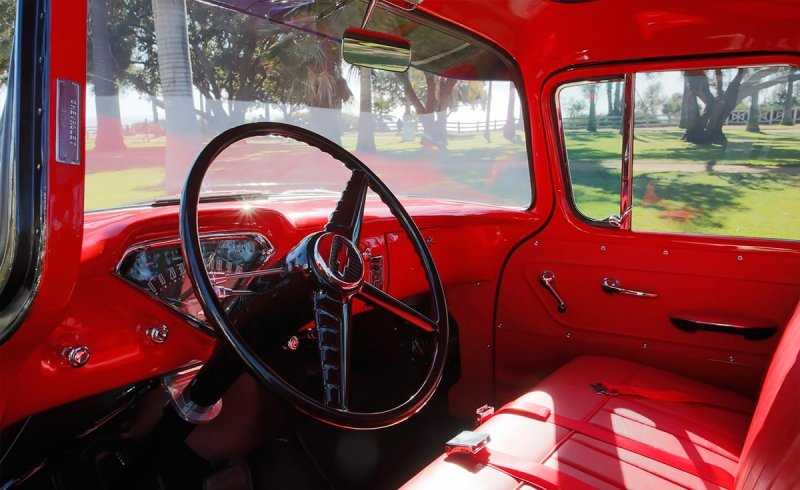 
            Пикап 1956 года сестры Майкла Джексона продали за $112 500
        