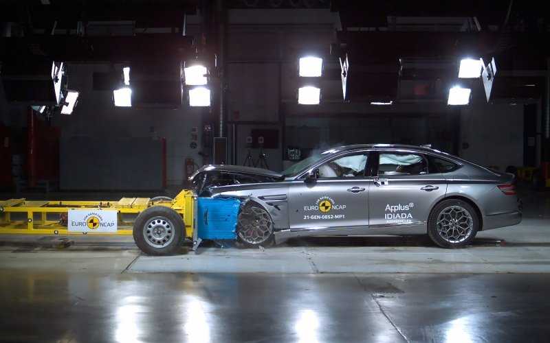 
            Новинки Genesis разбили на независимых краш-тестах в Европе. Видео
        