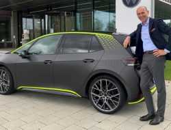 333 силы и полный привод: Volkswagen показал мощнейший электрический хэтчбек ID.X