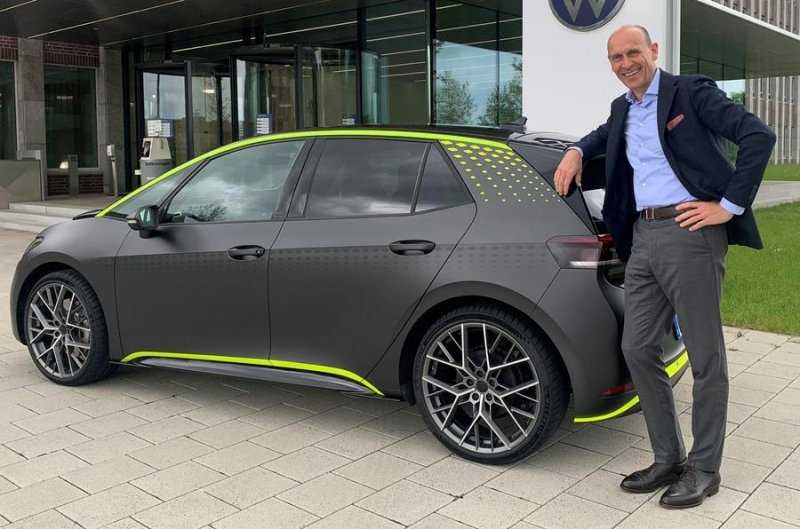 333 силы и полный привод: Volkswagen показал мощнейший электрический хэтчбек ID.X