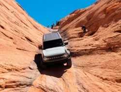 Ford Bronco преодолел трассу «Врата Ада» задним ходом. Видео