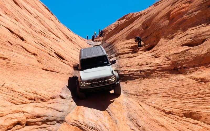 
            Ford Bronco преодолел трассу &laquo;Врата Ада&raquo; задним ходом. Видео
        