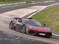 Новый гиперкар Mercedes заглох во время тестов на Нюрбургринге. Видео