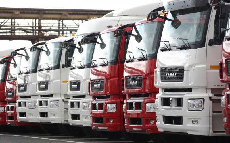 
            КамАЗ к 2025 году будет перевозить грузы фурами-беспилотниками
        