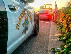 Полиция остановила на скоростном шоссе Tesla без водителя за рулем