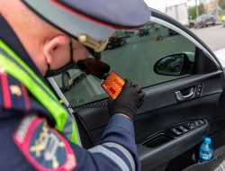 Водитель получил 5 суток ареста за отказ снять тонировку