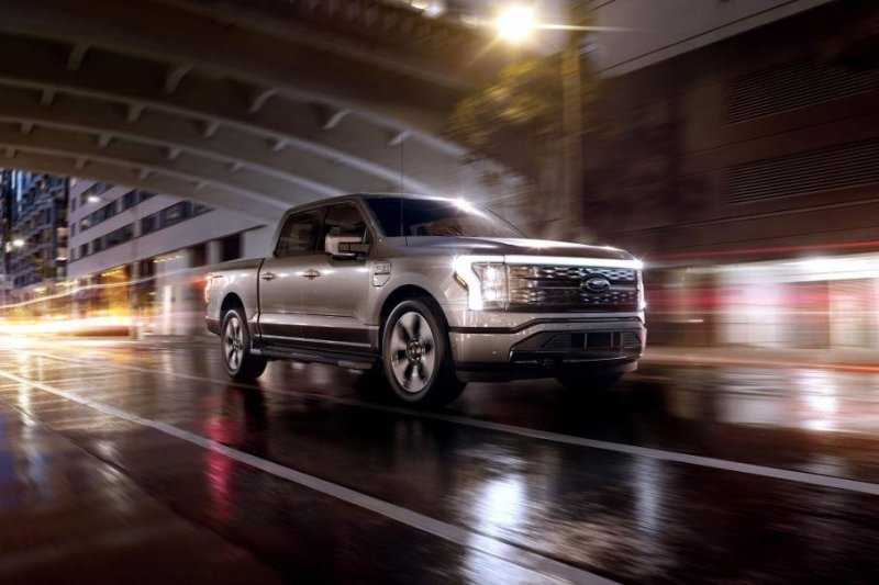 571 л.с. и 482 км без подзарядки: у Ford F-150 появилась электрическая версия