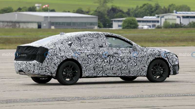 
            Ford начал испытания нового кросс-седана
        