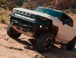 Испытания возрожденного Hummer в горах показали на видео
