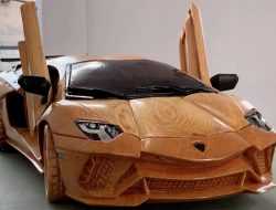 Детальную копию Lamborghini Aventador S из дерева показали на видео