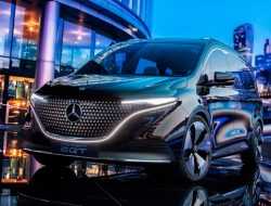 Mercedes-Benz представил электрический компактвэн EQT