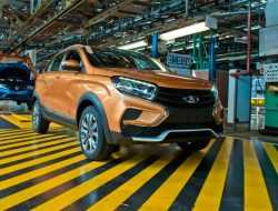 На АвтоВАЗе заявили о невозможности для Tesla конкурировать с Lada