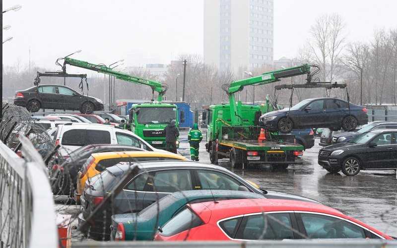 
            Дроны ГИБДД, накрутки дилеров, мошенники и другое. Главные автоновости
        