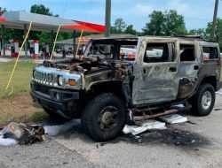 Перевозящий канистры с бензином Hummer загорелся во время поездки. Фото