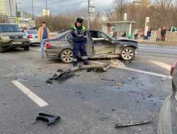 Власти объяснили, почему машины после ДТП нужно убирать с дороги