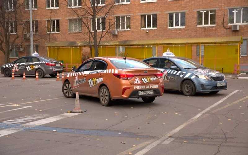 «Слетают через 100 метров». Что говорят те, кто сдавал на права по-новому