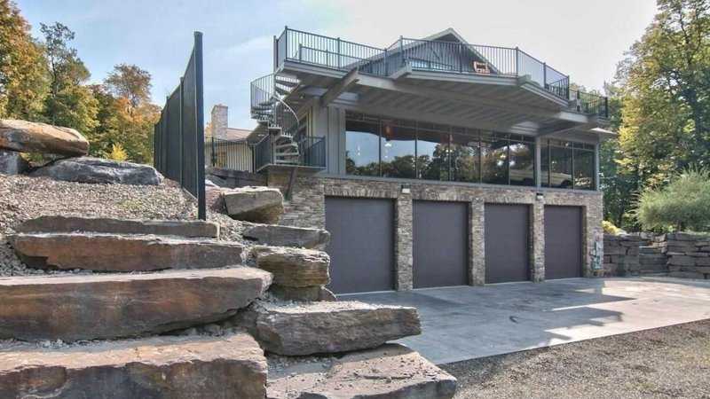 
            В США продают дом, в котором есть гараж на 25 машин. Фото
        